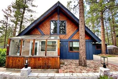 Image de Visit Kenny Cottage in Big Bear, your home away from home