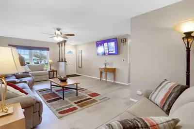 Image de Spacious 4br\/3ba home that sleeps 10+ guests!
