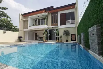 Image de Newly Built Private Villa with Pool in Cainta
