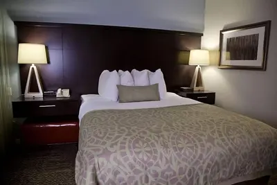 Image de Your Home Away From Home! Onsite Pool, Free Breakfast, Parking