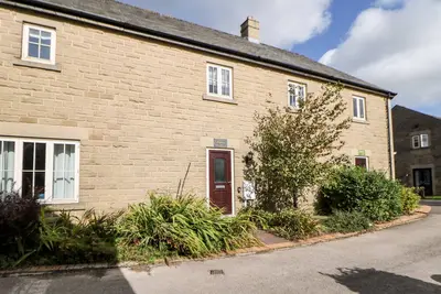 Hopton, family friendly, character holiday cottage in Two Dales