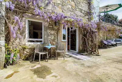 Image de Studio 'Estúdio Azul' avec vue sur les montagnes, piscine partagée et Wi-Fi