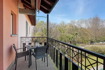 Appartement de vacances \"Maison Del Sasso Lago Maggiore\" avec vue sur le lac et piscine partagée