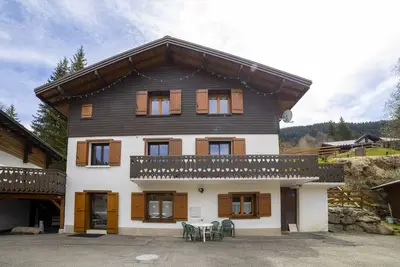 Image de Chalet \"L'orée Du Bois\" avec vue sur la montagne, terrasse privée et Wi-Fi