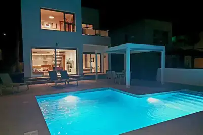 Image de Finca \"Modern Orquidea Frontline\" avec vue montagne, piscine privée et Wi-Fi