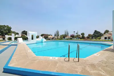 Image de Appartement 'Cosy Beach Loft Pedras Del Rei' avec piscine partagée, Wi-Fi et climatisation