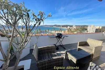 Image de Penthouse Ă 50m de la plage dans le centre du Lavandou