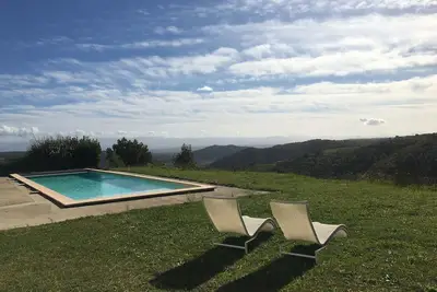 Maison en ardèche avec vue magnifique et grande piscine