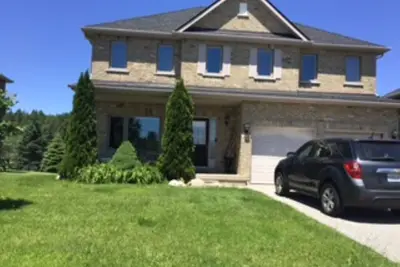 Image de Beautiful Cozy 5bdrm House - only 3 minute drive to Blue Mountain