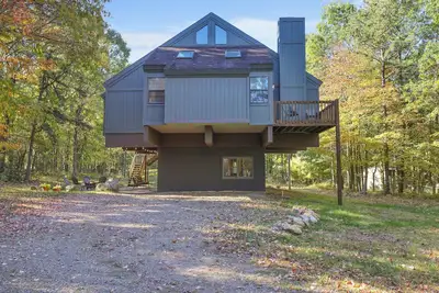 Image de TreeLoft in Jim Thorpe - 4 Ba : 3 Br, Each Br w/ Attached Bath!