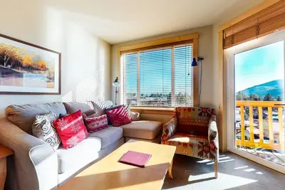 Image de Sunstone 209 Ski-In Ski-Out, Gorgeous Mountain Views, Heated Pool Jacuzzi by RedAwning