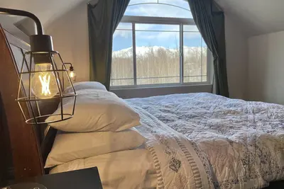 Image de cozy studio with a view