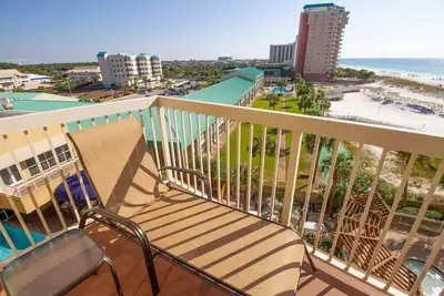 Image de Pelican Beach 0615 (2-Bedroom Condo) with Pool by Pelican Beach Management