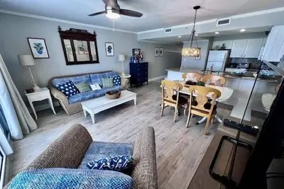 Image de Pelican Beach 0807 (1-Bedroom Condo) with Pool by Pelican Beach Management