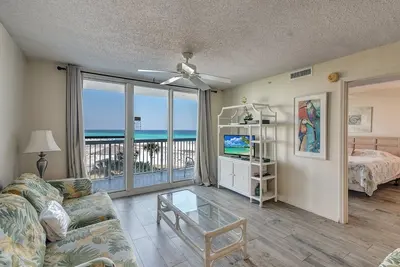 Image de Pelican Beach 0413 (2-Bedroom Condo) with Pool by Pelican Beach Management