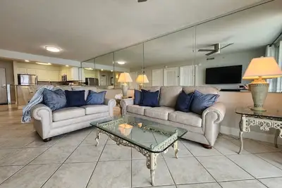 Image de Pelican Beach 1414 (2-Bedroom Condo) with Pool by Pelican Beach Management