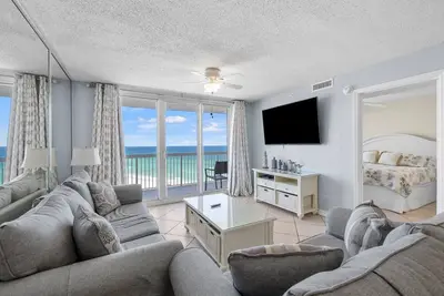 Image de Pelican Beach 1412 (2-Bedroom Condo) with Pool by Pelican Beach Management