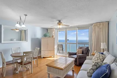 Image de Pelican Beach 1903 (1-Bedroom Condo) with Pool by Pelican Beach Management