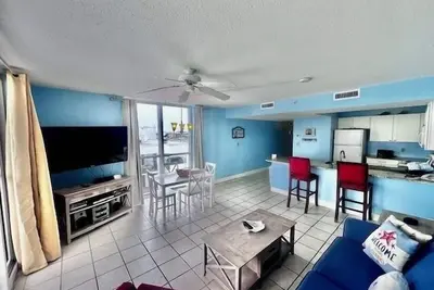 Image de Pelican Beach 1711 (1-Bedroom Condo) with Pool by Pelican Beach Management
