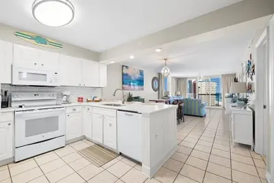 Image de Pelican Beach 1118 (2-Bedroom Condo) with Pool by Pelican Beach Management