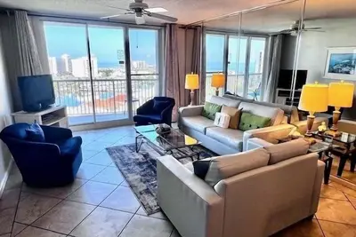 Image de Terrace at Pelican Beach 0903 (2-Bedroom Condo) with Pool by Pelican Beach Management