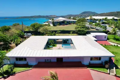 Image de Exquisite CourtyardVilla on East End Great Views! !