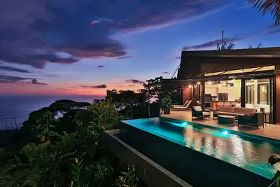 Image de Coastal elegance in a decorator villa overlooking the Whale's Tail