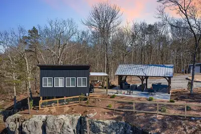 Image de Cliffside Tiny Home w/ Panoramic Views & Hot Tub!