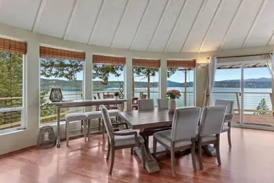 Image de Lake Daze. Unique Round Lakehouse - stunning sunsets and beautiful lake views