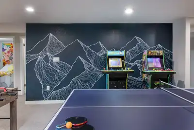 Retro Family Hub - perfect for large groups! Arcade, Nostalgia, Ping Pong