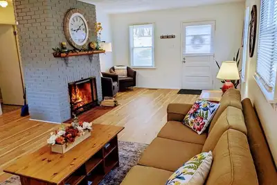 Image de Riverside cottage, minutes from historic Harpers Ferry! Private river access!