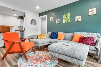 Image de Birds of Paradise - 5 min from Nas - 7 min from Downtown Pensacola!