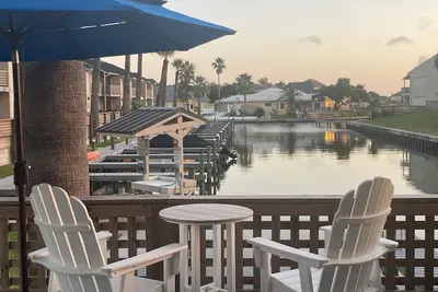 Image de On water, pickleball & boat rental 5 min walk.