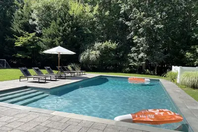 Image de Recently Renovated Mid-Century Modern House in Shelter Island