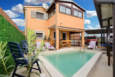 Image de Appartement de vacances avec piscine et climatisation