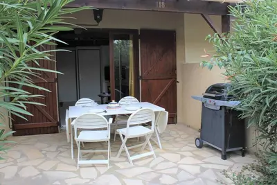 Image de Pavillon de vacances dans résidence avec piscine collective -4hport118