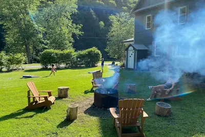 Image de Spacious Pa Wilds Getaway! Water views, firepit w/ covered patio