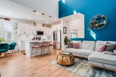 Image de 2 B/2b House-Town Condo with Garage/Gym and Rooftop Outdoor Patio!