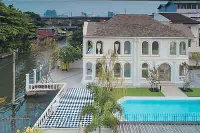 Image de Private 3 Bedroom Pool Villa Riverside in Bangkok - 1 min from Mrt Bang Phai