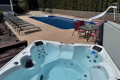 Image de heated pool, hot tub, 4 bedrooms, 8 beds, lake view, city view, mountain view