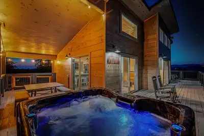 Image de New Modern. Mtn Views. Arcade. Hot Tub. Pool Table