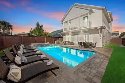 Image de Just Steps to Beach, Private Pool | Coastal Charmer