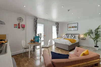 City Centre Apartments (Ashton)-Short Stays Uk Ltd
