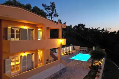 Image de Villa Kostas- Ne Corfu w\/heated saltwater pool- 5 min walk from the beach.