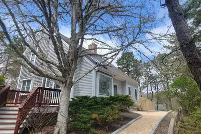 Image de Location is Everything! Walk to 3 of North Chatham's Most Scenic Salt Water Beaches