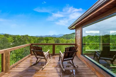 Image de Spacious & Upscale with 7 Person Hot Tub, Theater, Views, Game Room, Sauna