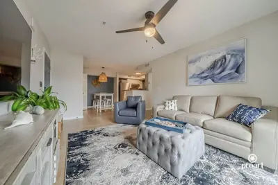 Image de Blue Dolphin - 5 minutes from the beach and close to everything!