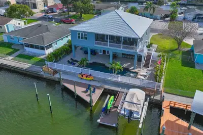 Image de Huge! 4 bedroom 4 bath with heated pool sleeps 13