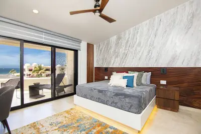 Image de On The Beach, Spectacular, Elegant, & Luxurious Condo!