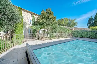 Image de Mas de charme piscine privée proche Avignon